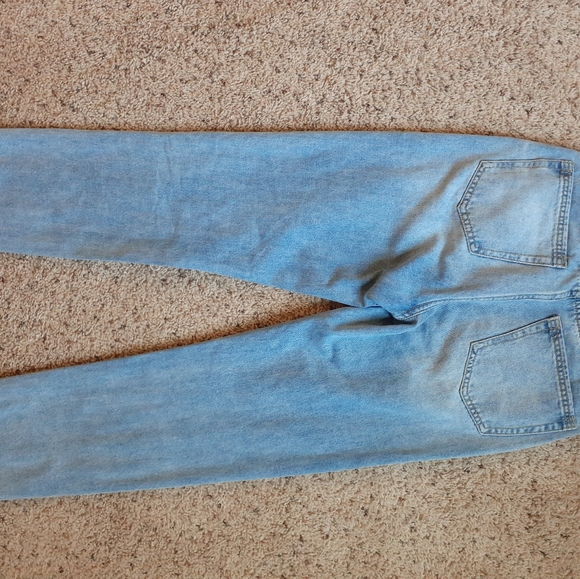 NEW Lightwash SHEIN Distressed Mom Jeans - Picture 7 of 9